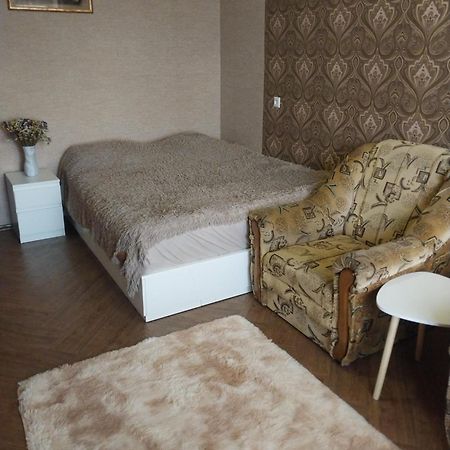2-Х Комнатная Квартира Korosten Ngoại thất bức ảnh